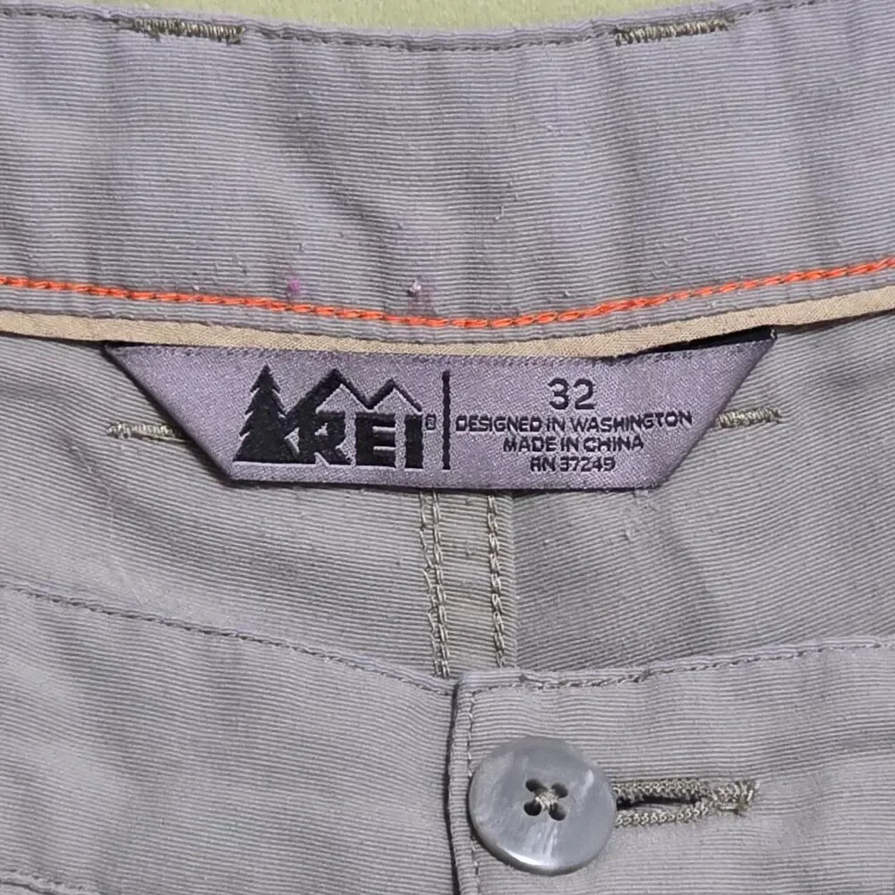 REI trail and hiking light gray chino shorts men's size 32 with a relaxed fit